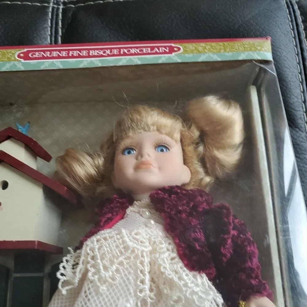 Classic Treasures - Birdhouse and Fence Special Edition Collectible Doll New - Picture 2 of 6